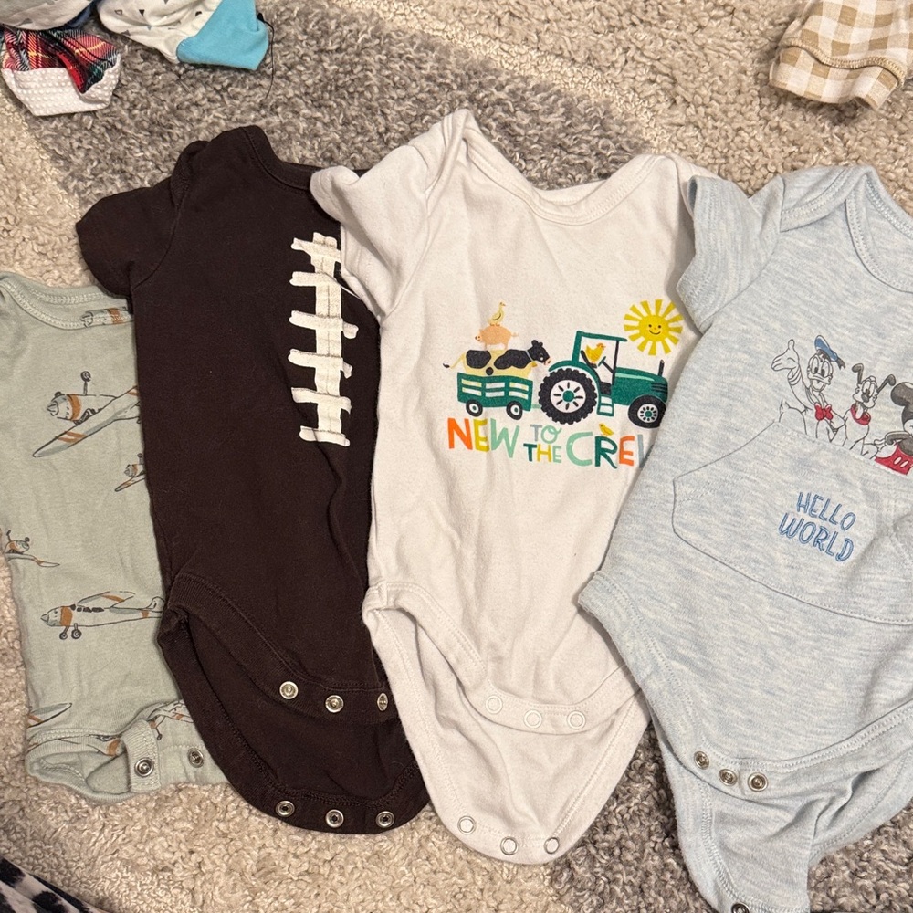 0-3 Month Shortsleeved Onesies